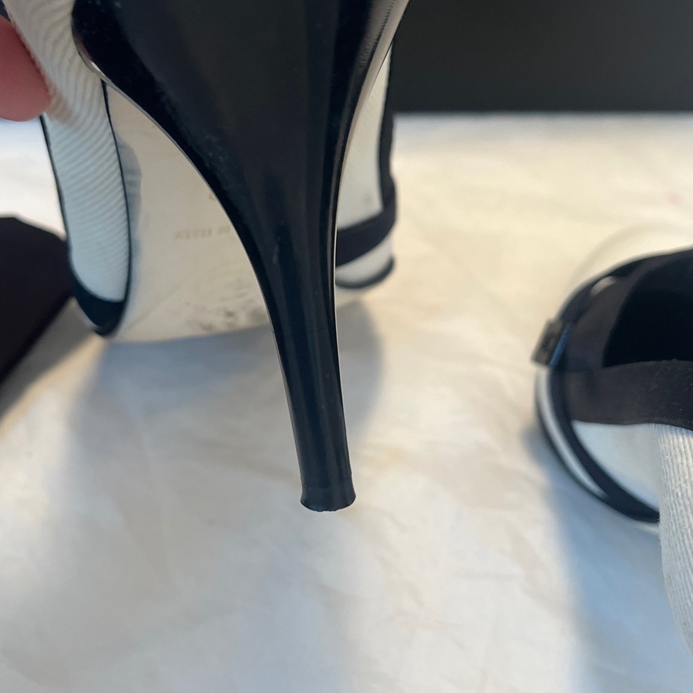 Chanel Interlocking CC High Heel Pumps - Picture 8 of 14